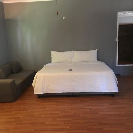 15 On Reitz Bela Bela Villa Bagian luar foto