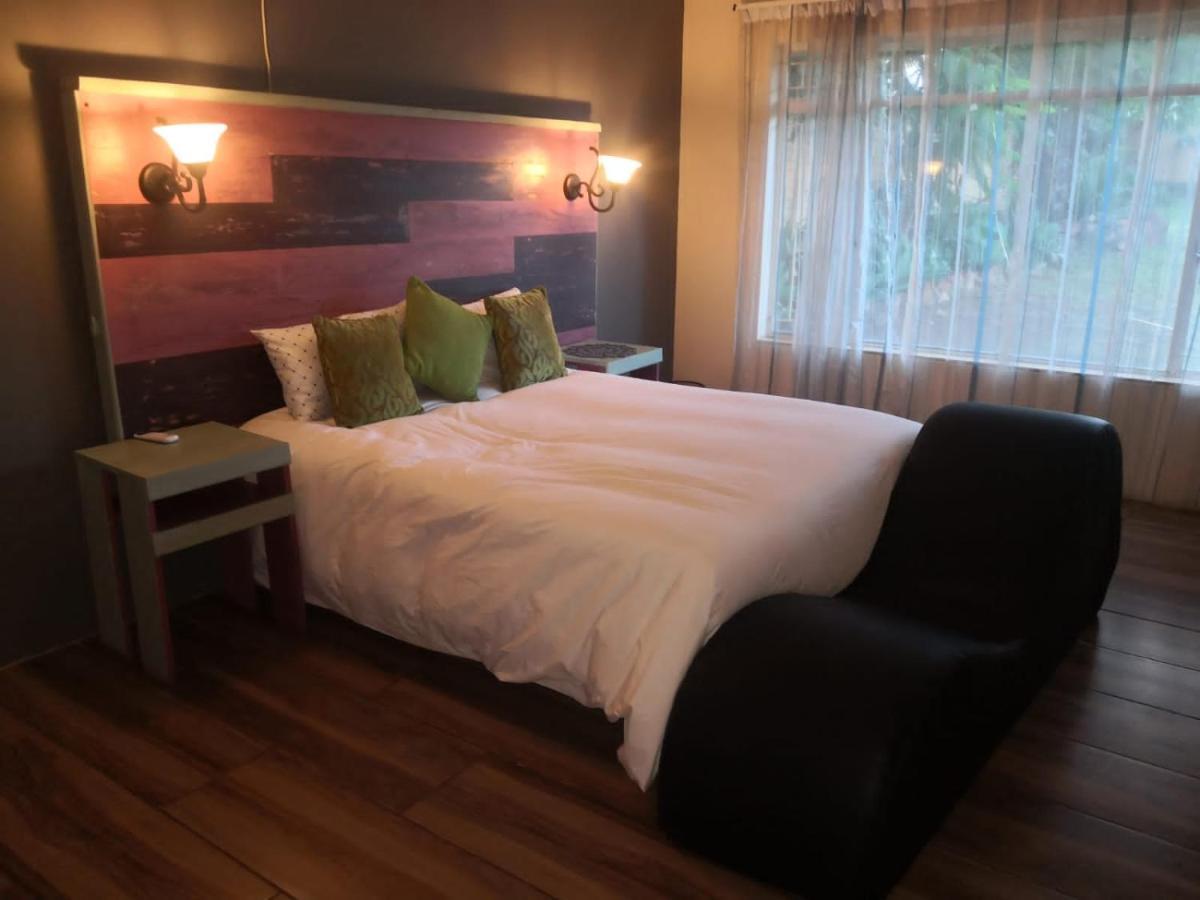 15 On Reitz Bela Bela Villa Bagian luar foto