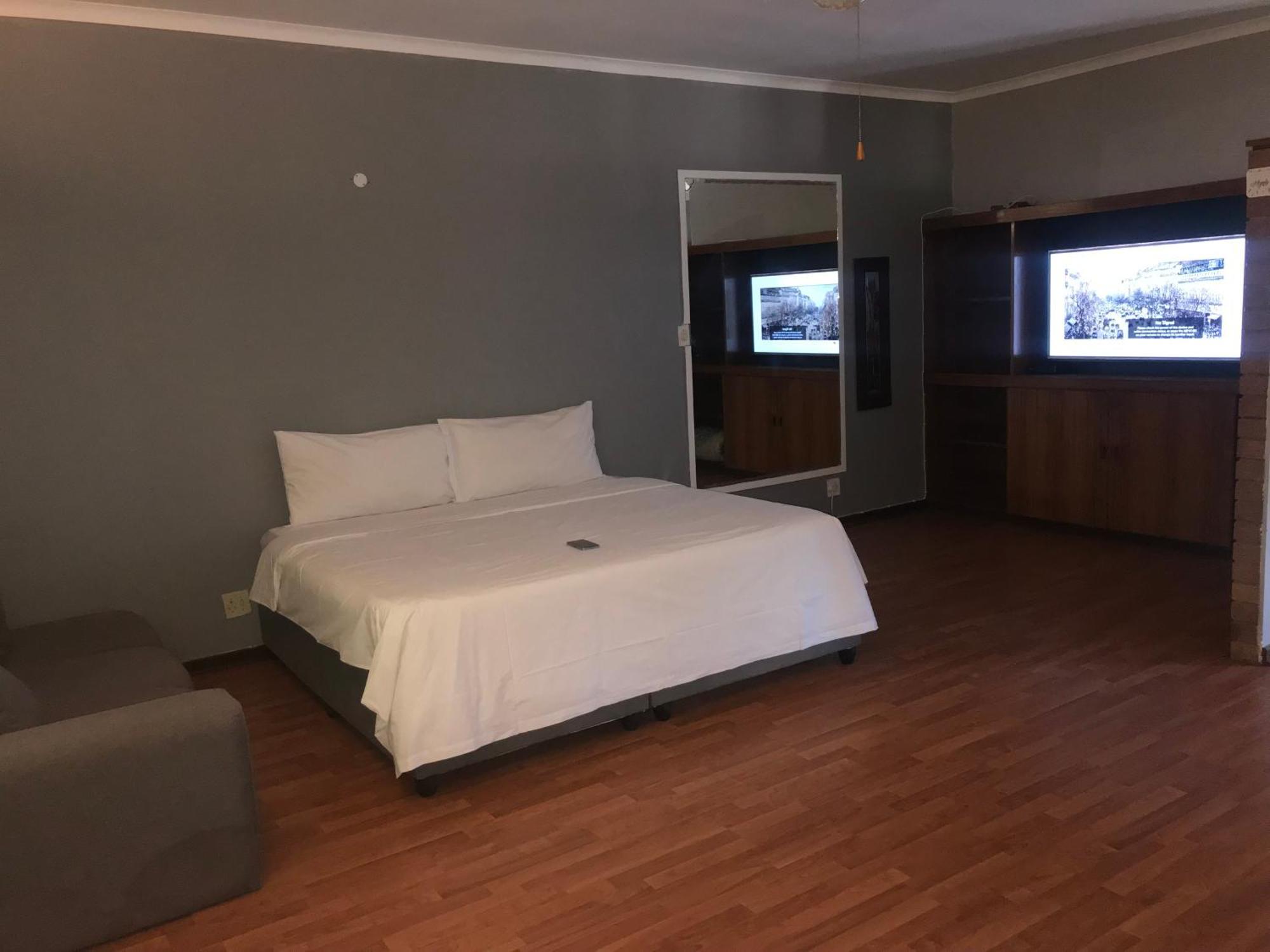 15 On Reitz Bela Bela Villa Bagian luar foto