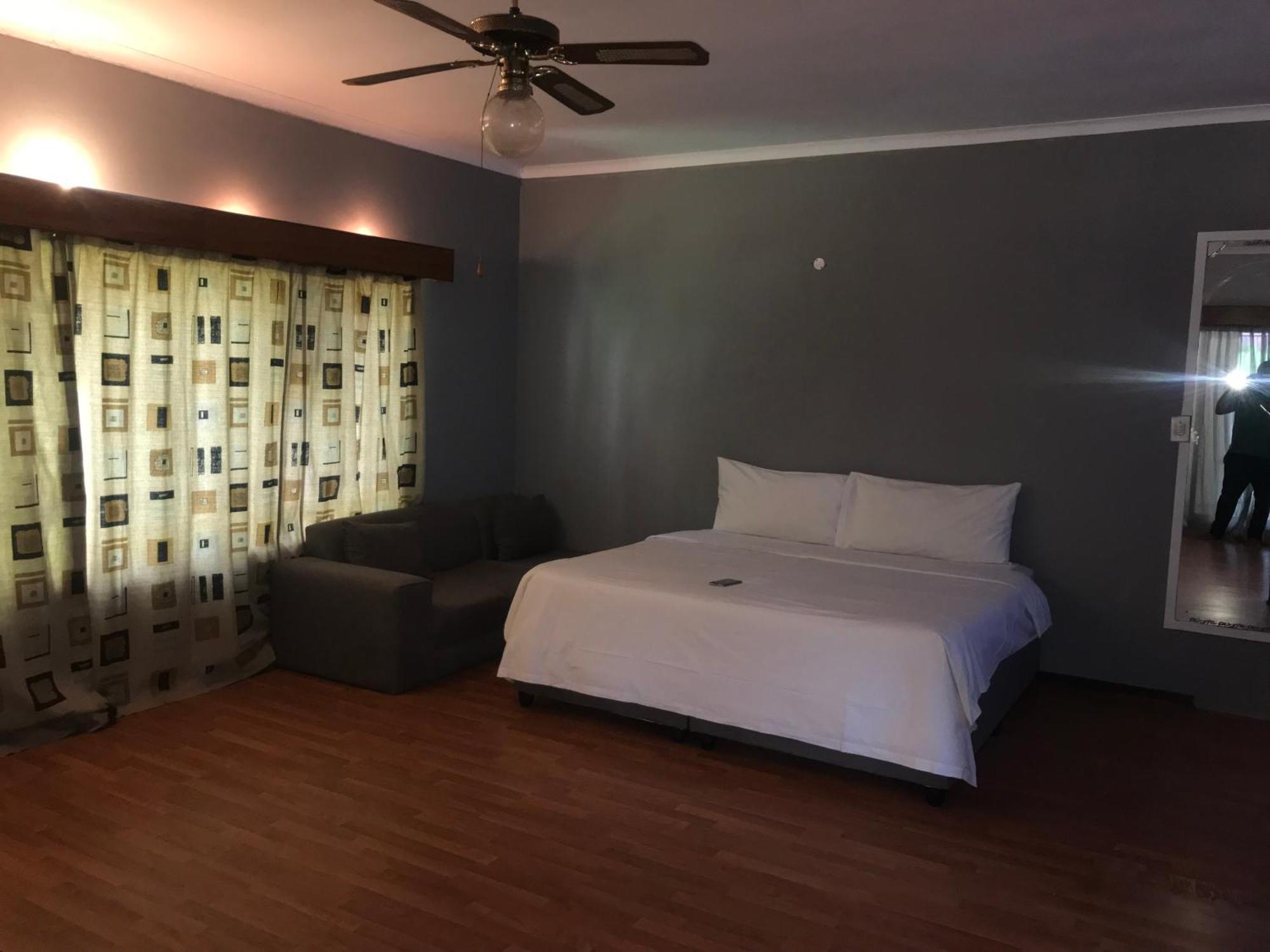 15 On Reitz Bela Bela Villa Bagian luar foto